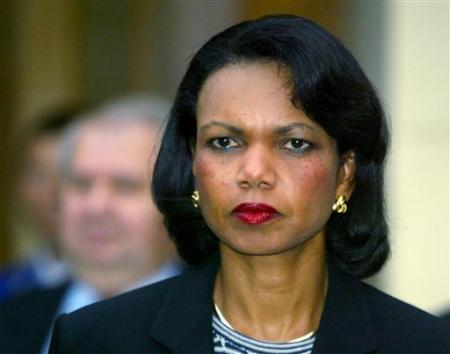 http://es.news.yahoo.com/19102005/24/foto/secretary-of-state-condoleezza-rice-looks-on-during-joint-news.html